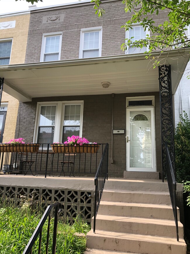 Photo - 1826 A St SE