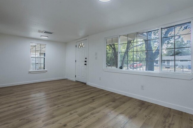 Photo - 5807 Mayo Dr