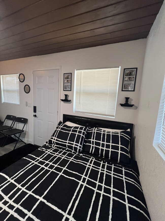 Photo - 590 Ave H SE