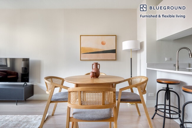 Photo - 225 E 95th St Unidad FL21-ID1107