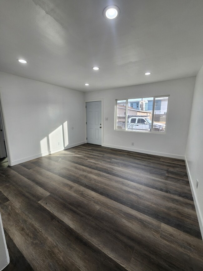 Photo - 245 E 219th St