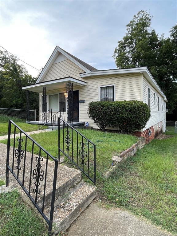 Photo - 2110 Luverne St