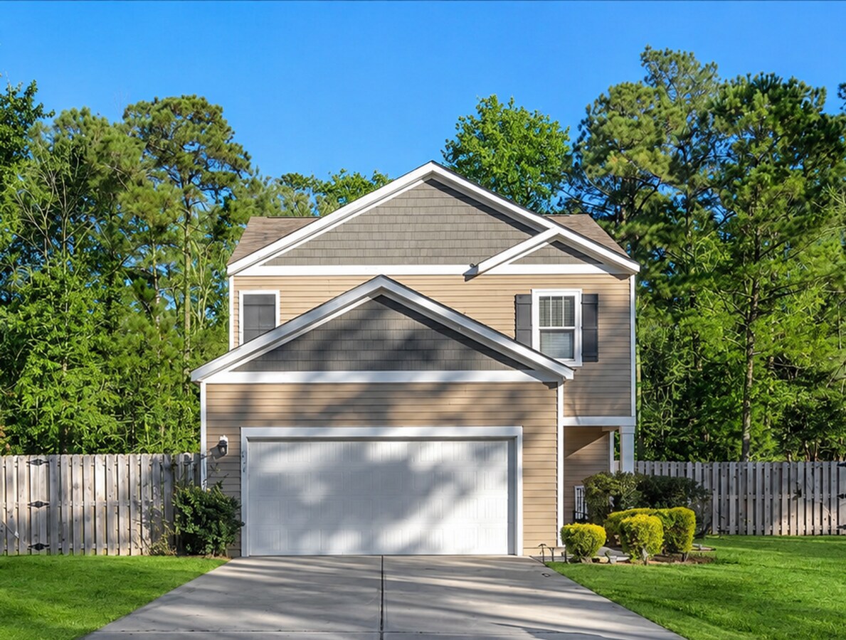 Coastal Living in Sneads Ferry – Open Floor Plan & Cul-de-Sac Lot - Coastal Living in Sneads Ferry – Open Floor Plan & Cul-de-Sac Lot