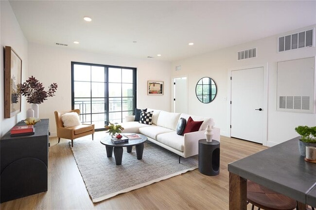 Building Photo - 4315 S Congress Ave Unit 225