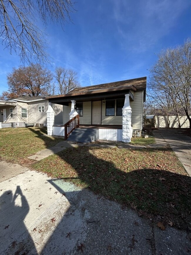 Building Photo - Cute and Cozy 2BR/1BA House - A MUST SEE!