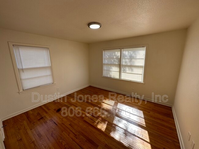 Photo - 4808 37th St