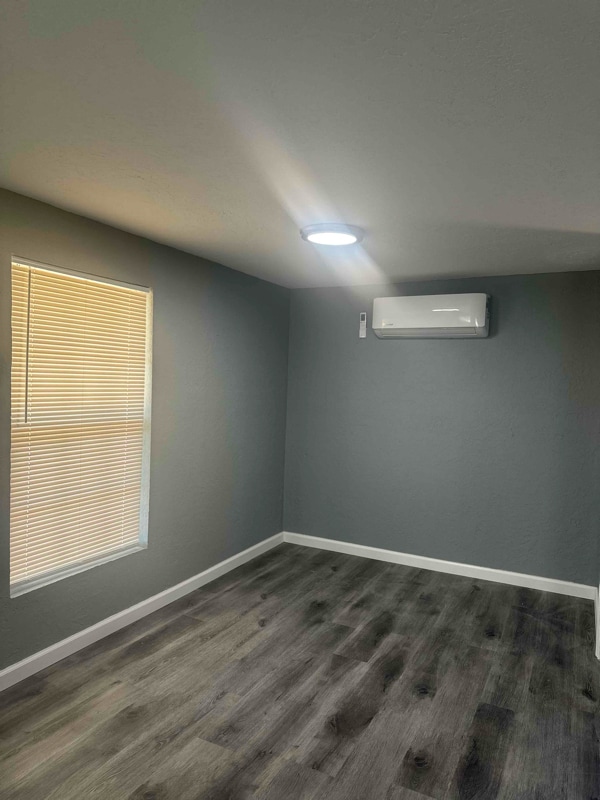 Photo - 704 SE 7th St