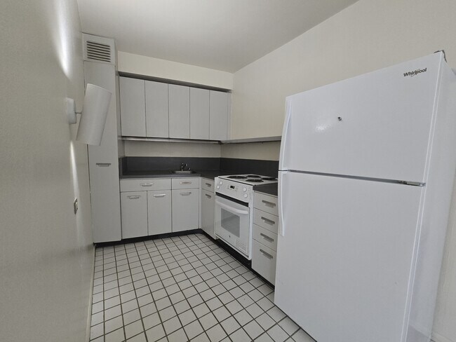 Photo - 300 N State St