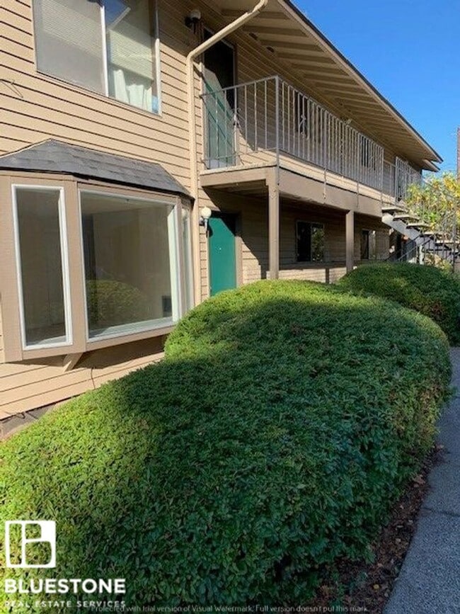 Photo - Village Monroe Apartments