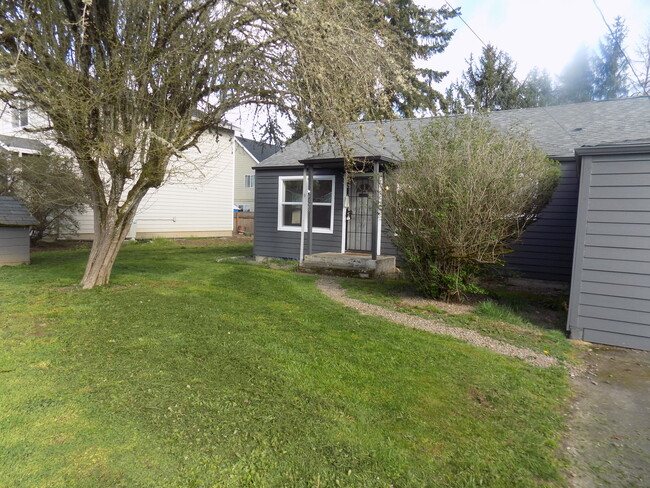 Building Photo - 4325 SE Cedar St Rental