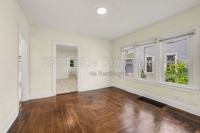 Photo - 1832 Woodlawn Ave