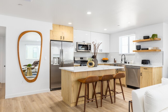 Building Photo - 1414 S Orange Dr Unit 1414