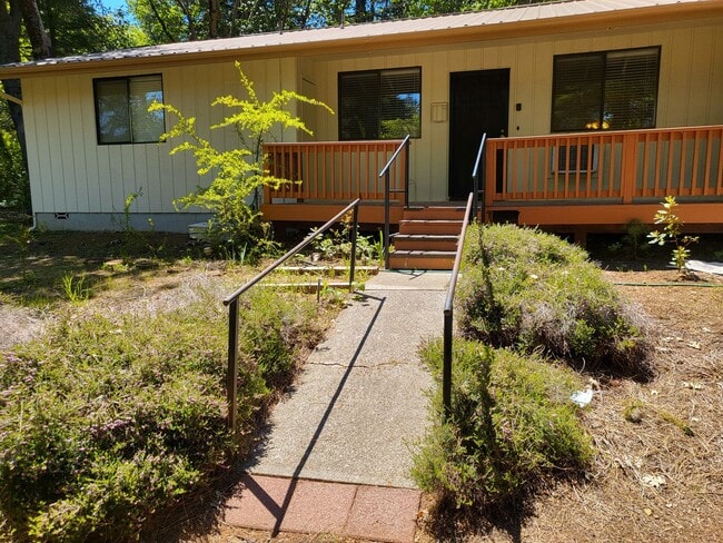 Photo - 2 bedroom 2 bath House for Rent in Cave Junction