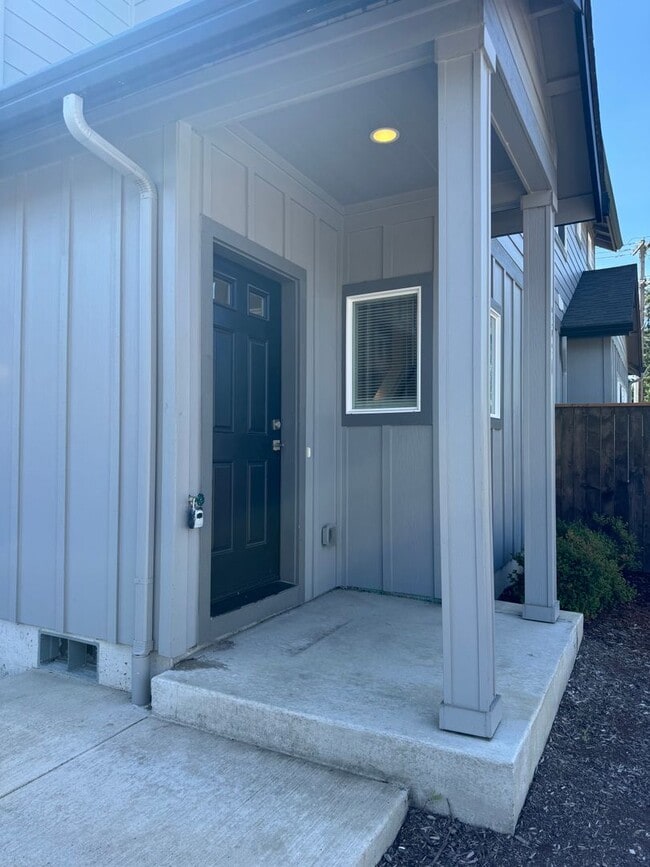 Photo - Newer 3 bedroom, 2.5 bath duplex in desirable neighborhood!