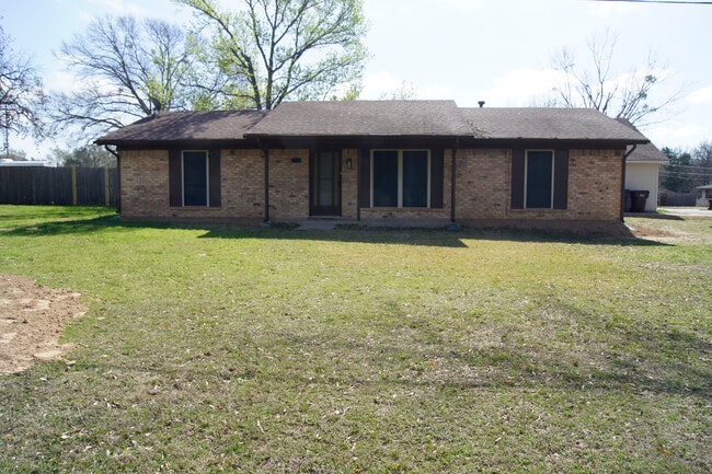 Building Photo - 320 Cherry Creek Ln