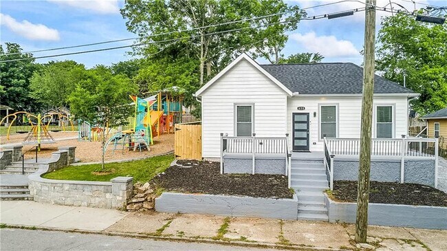 Photo - 620 Echo St NW