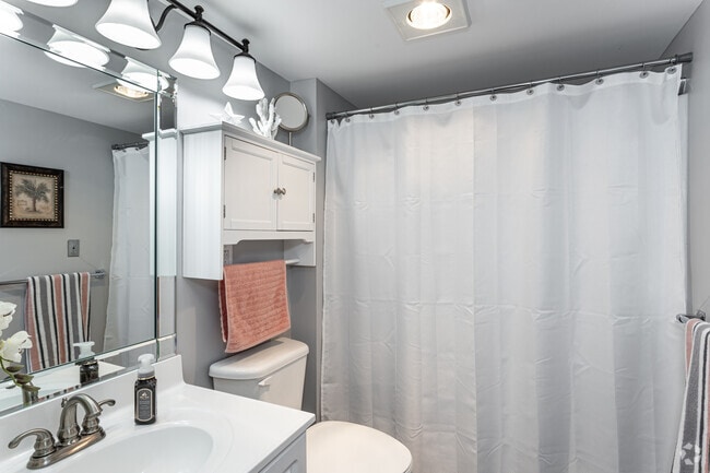 1BR, 1BA - 645 SF