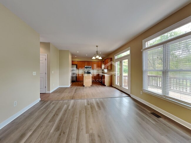 Photo - 905 Wonderland Pass