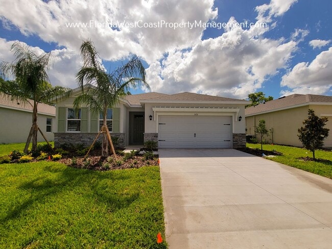 Building Photo - LAKEWOOD RANCH! 4 BEDROOM/2 BATH/ PET FRIENDLY! COMMUNITY POOl! READY for MARCH 2026
