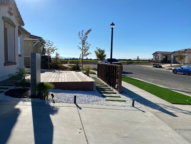 Photo - 2008 Gumbinger Pl