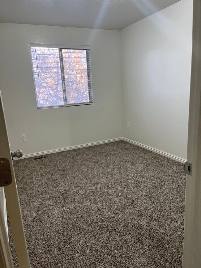 Photo - 3 Bed 2.5 Bath in Vernal!!