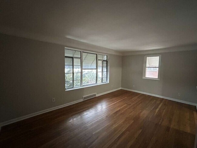 Photo - 19181 Lakeshore Blvd Unit 1