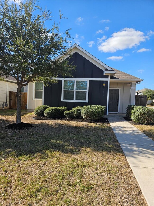 Building Photo - 1802 Los Olivios Wy