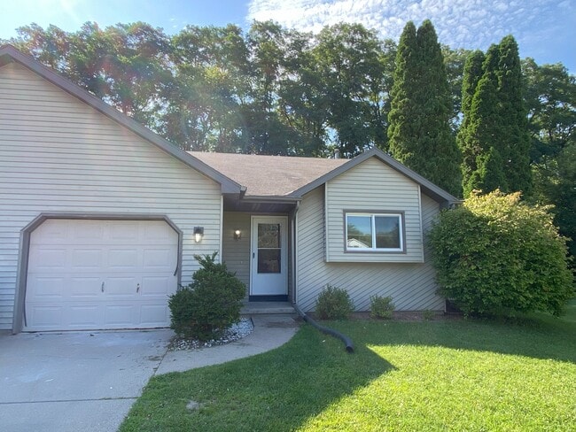 Building Photo - 893 S Main St Unit 893 South Main Street