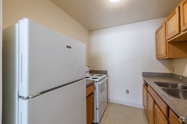 2BR, 1BA - 750SF - Kitchen