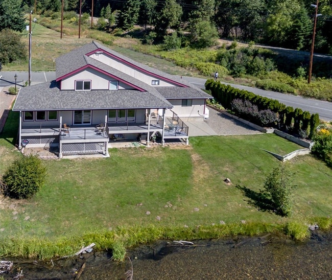 Building Photo - Stunning Riverfront Home in Sun Country