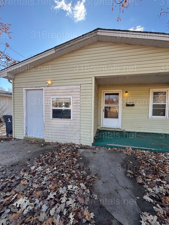 Building Photo - $1,100 - 3 bedroom 1 bathroom - Single Family Home
