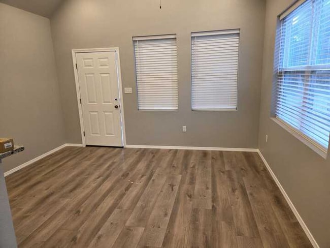 Photo - 928 S Elm St