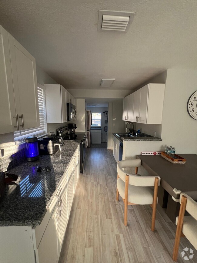 Building Photo - 1124 S M St Rental