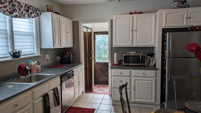 Photo - 725 Webster Pl