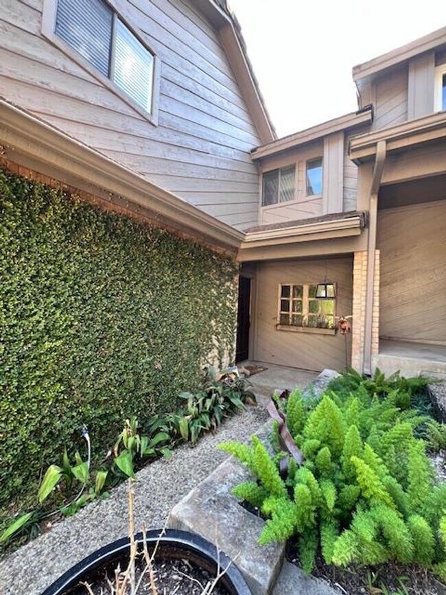 Photo - Northwest Condo / 2 bedrooms / 2 car garage / Backs beautiful Greenbelt