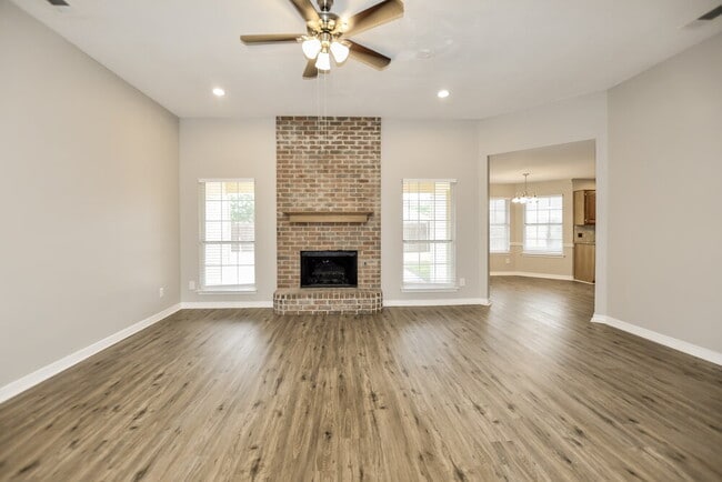 Photo - 105 Princeton Cir