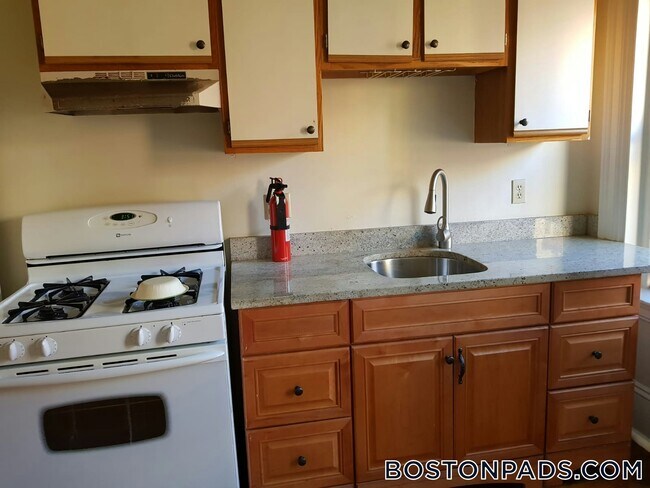 Photo - 533 Newbury St Unit 3