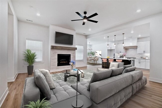 Photo - 20 Lochgilphead Ln