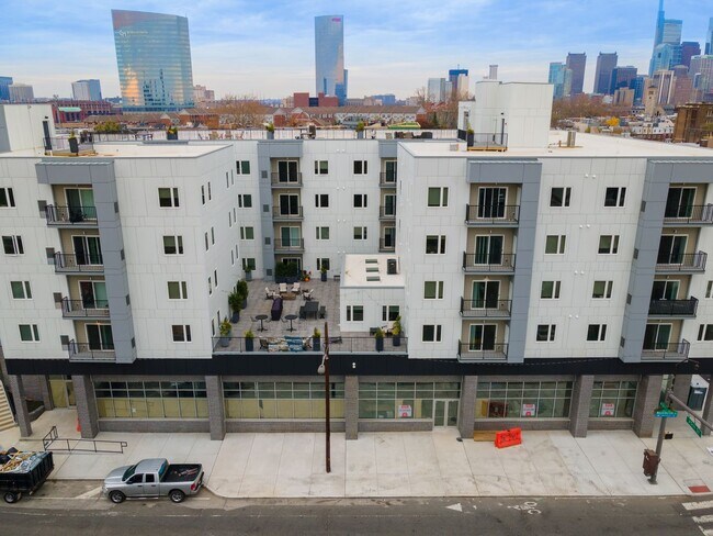 Photo - Graduate Pointe