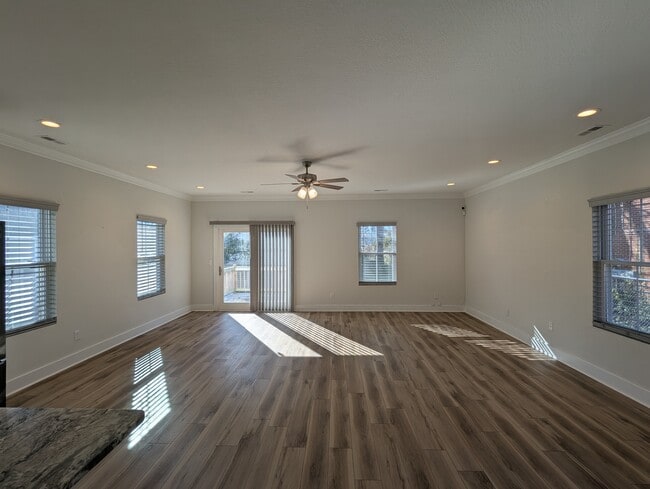 Photo - 729 Guy Ave