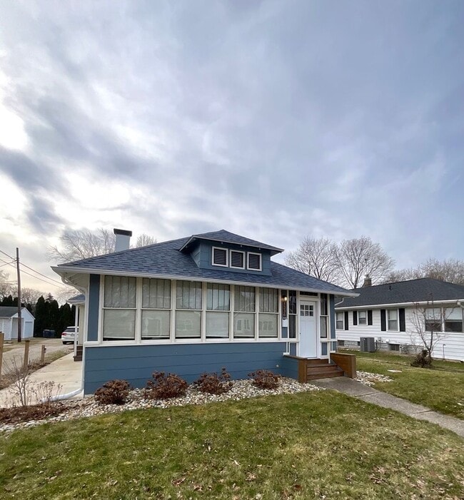 Building Photo - FULLY FURNISHED 3-bedroom, 2.0 bathroom home in Saint Joseph