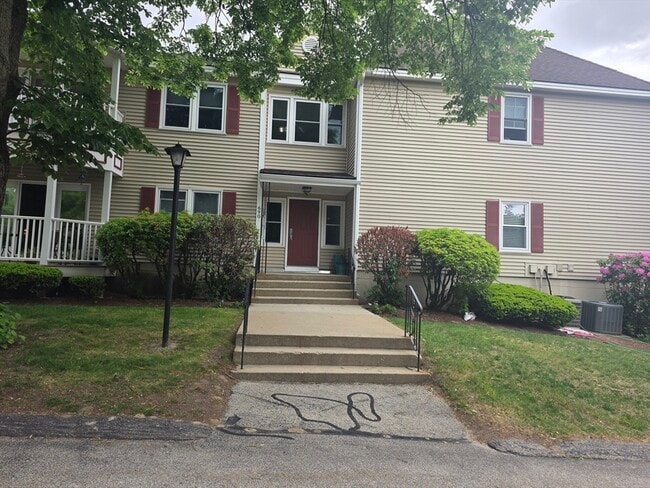Building Photo - 690 S Porter St Unit 28