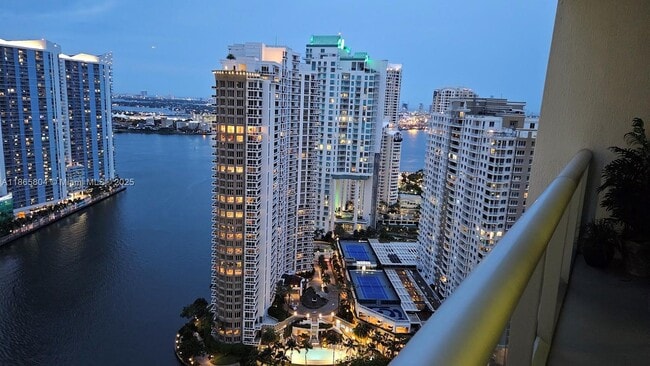 Photo - 495 Brickell Ave Unidad 3308 Rental