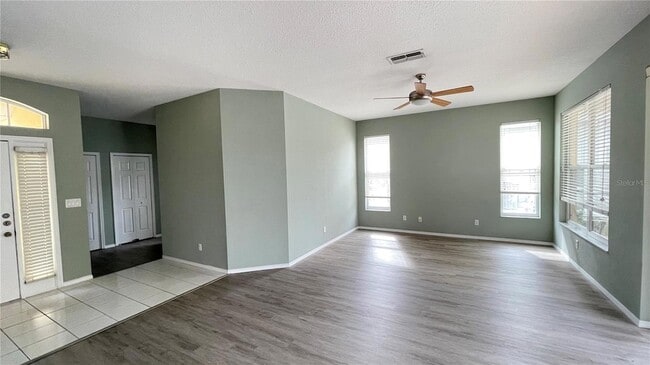 Photo - 210 41st St NE