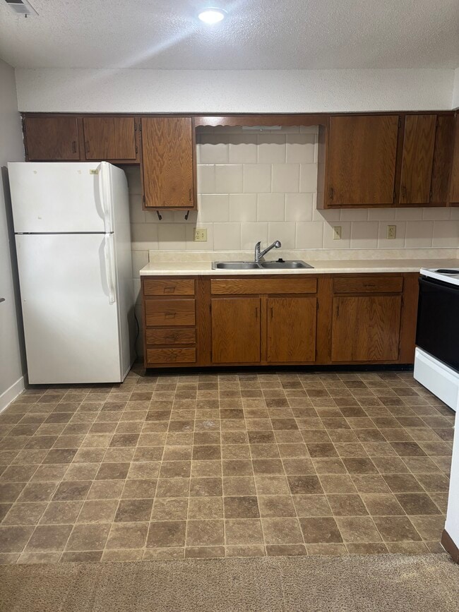 Building Photo - Bonner Springs Apartment Complex Unit 117B