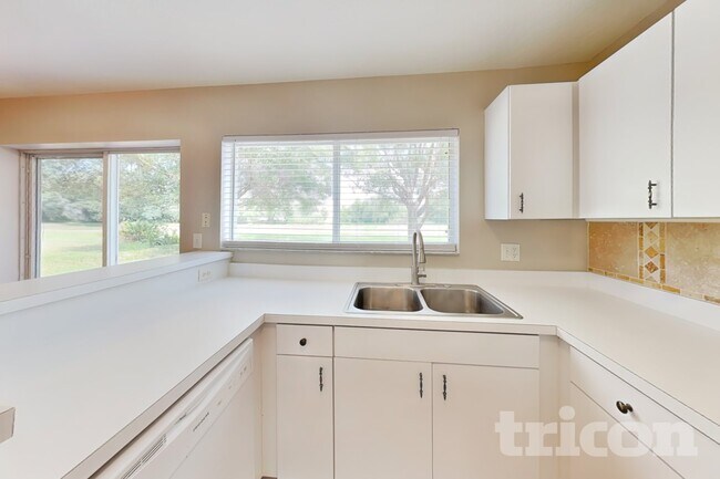 Photo - 10211 Summerview Cir