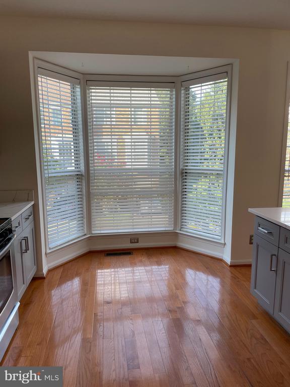Building Photo - 47692 Sandbank Square Rental