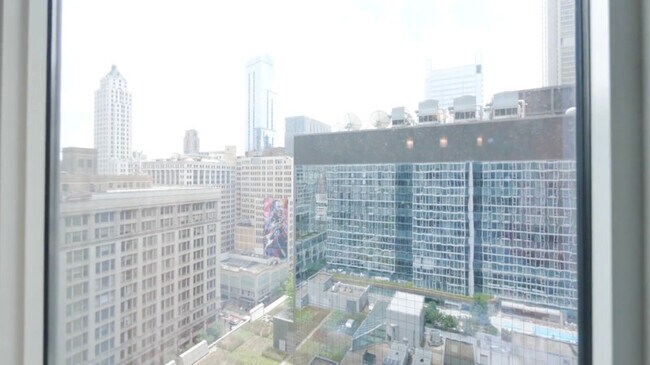 Photo - 21 W Randolph St
