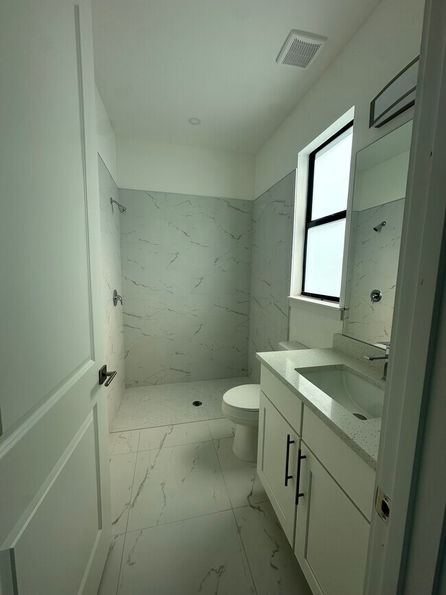 Photo - 1122 Homer Ave S