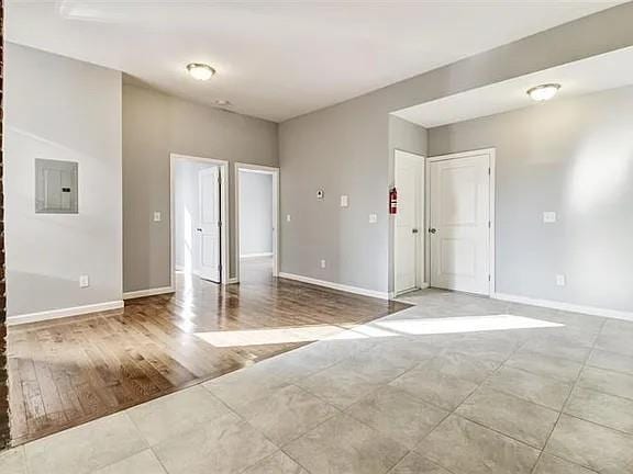 Building Photo - 585 Bramhall Ave Unit 3